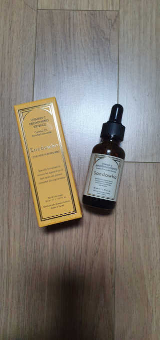 [스킨큐어] 산다화 비타민C 화이트닝 에센스 30ml — 4점을 준 리뷰어가 2020년 3월 올린 사용 사진