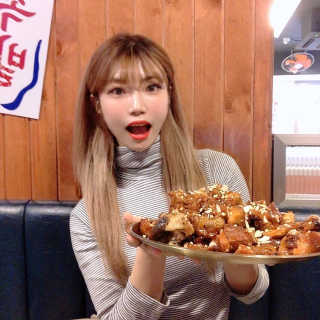 [동네맛집족발] 4개 족발 중 택1 — 5점을 준 리뷰어가 2020년 2월 올린 사용 사진