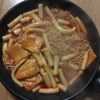 두번째 국떡 국가대표 떡볶이 1팩 + 영미칩 2봉 증정 — 5점을 준 리뷰어가 2019년 2월 올린 사용 사진