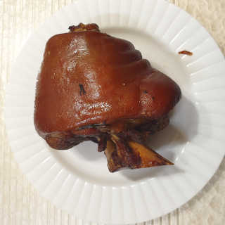 행복먹거리공작소 맥족. 맥주에 빠진 족발 550g + 마늘소스 70g — 5점을 준 리뷰어가 2020년 1월 올린 사용 사진