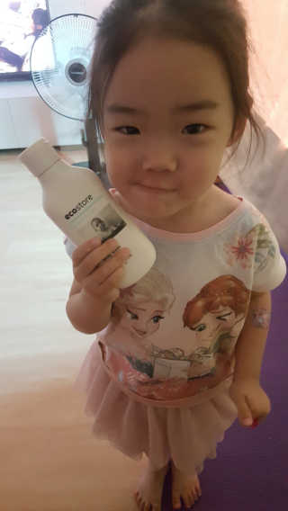 엘루스벤 에코스토어_베이비 바디워시_200ML — 4.67점을 준 리뷰어가 2017년 6월 올린 사용 사진