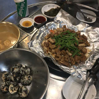 곱창을 요리하는 남자 [곱창을요리하는남자 상수] 곱창or막창 2인분+음료1병 — 3.83점을 준 리뷰어가 2018년 11월 올린 사용 사진