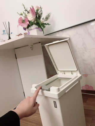 창신리빙 [프랑코 원터치 밀폐형 휴지통 15L] 똑똑한 정리 수납 — 4.5점을 준 리뷰어가 2020년 3월 올린 사용 사진