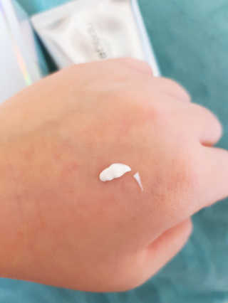 셀레뷰 브라이트닝 에센셜 UV프로텍터 SPF 50+ PA++++ — 5점을 준 리뷰어가 2017년 12월 올린 사용 사진