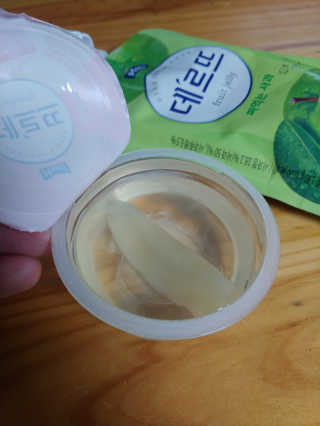 데르뜨 떠먹는 과일 3종, 짜먹는 과일 2종 총 10개 체험 — 3.5점을 준 리뷰어가 2020년 3월 올린 사용 사진