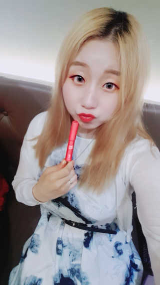 포렌코즈 글램 얼루어 립 크레용 — 4.33점을 준 리뷰어가 2017년 7월 올린 사용 사진