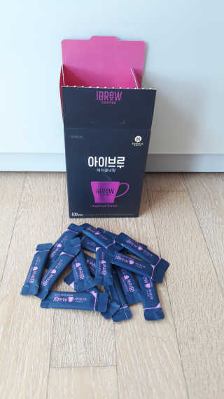 한국맥널티 아이브루 헤이즐넛향 100T — 5점을 준 리뷰어가 2019년 10월 올린 사용 사진
