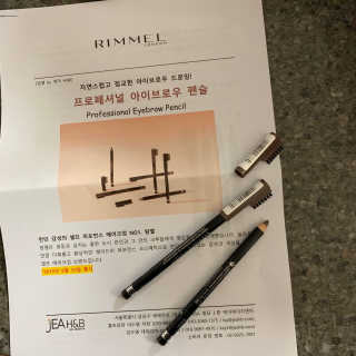 림멜 프로페셔널 아이브로우 펜슬 1+1 — 5점을 준 리뷰어가 2019년 11월 올린 사용 사진