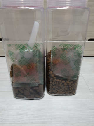 쨍하고 해뜰집 재사용 가능한 로하스 인증 지시겔 제습제 25g 20개입 — 5점을 준 리뷰어가 2019년 9월 올린 사용 사진