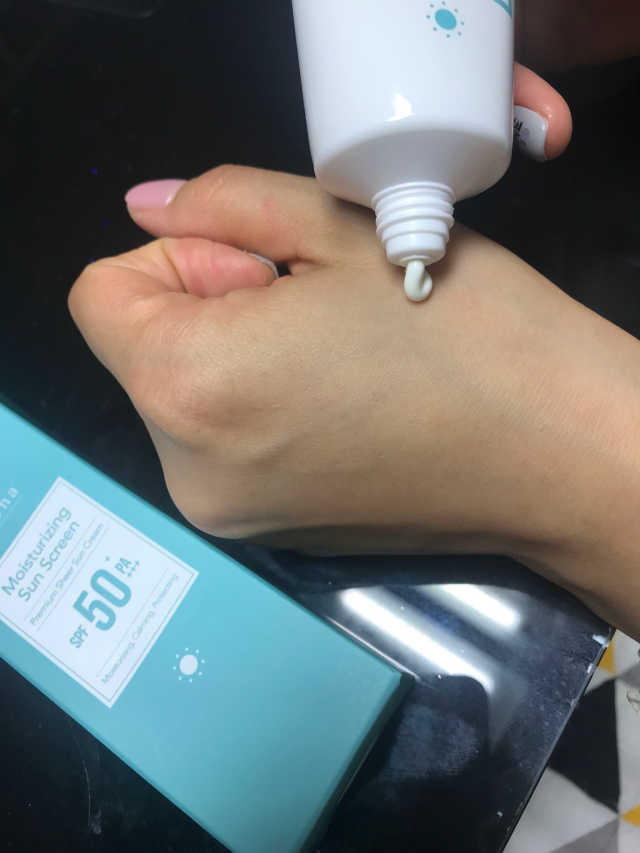 모이스쳐라이징 썬 스크린 리뷰 사진