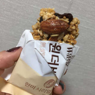 원더그린 無설탕 수제 바, 원더바 현미시리얼 — 4.83점을 준 리뷰어가 2018년 1월 올린 사용 사진