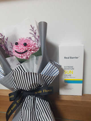 리얼베리어 익스트림 모이스처 선크림 SPF50+ PA++++ — 4점을 준 리뷰어가 2019년 4월 올린 사용 사진