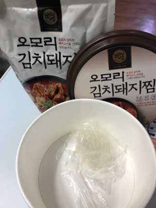 GS25 YOU US  오모리김치돼지찜 — 3.5점을 준 리뷰어가 2018년 3월 올린 사용 사진