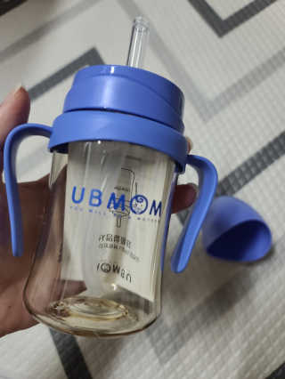 유비맘 샘방지 PPSU 빨대컵_컬러 랜덤 발송 — 5점을 준 리뷰어가 2020년 3월 올린 사용 사진