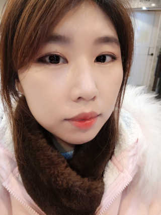 터치인솔 메탈리스트 스파클링 포일드 피그먼트 — 5점을 준 리뷰어가 2019년 1월 올린 사용 사진