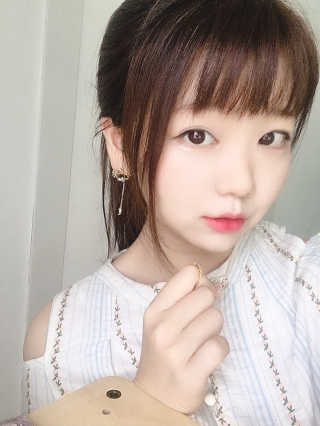 [블랙루즈] 펄블리 아이 글리터 4종 중 택 1 — 3점을 준 리뷰어가 2019년 8월 올린 사용 사진