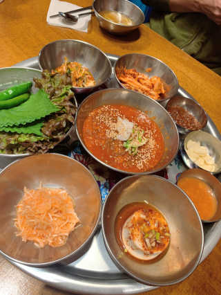 [동네맛집족발] 4개 족발 중 택1 — 5점을 준 리뷰어가 2019년 11월 올린 사용 사진