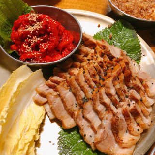 [동네맛집족발] 4개 족발 중 택1 — 4점을 준 리뷰어가 2020년 2월 올린 사용 사진