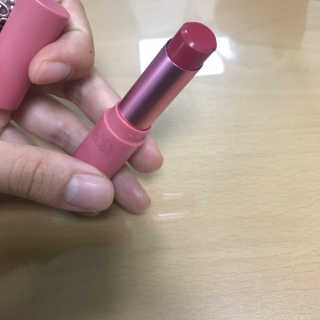 [블랙루즈] 로즈 벨벳 립스틱 택1+랜덤1 — 5점을 준 리뷰어가 2018년 11월 올린 사용 사진