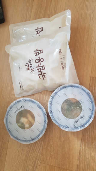[풀무원] 사골곰탕국밥 황태해장국밥 — 5점을 준 리뷰어가 2018년 6월 올린 사용 사진