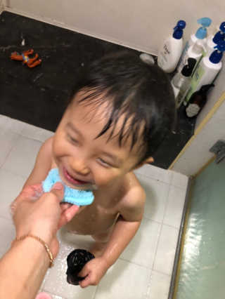비비또 실리콘 베이비 타월 — 4점을 준 리뷰어가 2019년 7월 올린 사용 사진