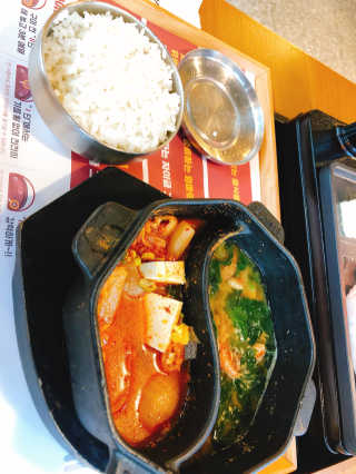 자이글 그릴앤펍 [자이글 그릴 앤 펍] 삼겹앤그릴치즈 — 4.5점을 준 리뷰어가 2018년 9월 올린 사용 사진