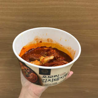 GS25 YOU US  오모리김치돼지찜 — 4.67점을 준 리뷰어가 2018년 3월 올린 사용 사진