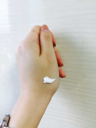 미쟝센 퍼펙트 베이스업 에센스 — 5점을 준 리뷰어가 2017년 8월 올린 사용 사진