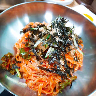 칼국수에끌림 [칼국수에 끌림] 손칼국수+비빔칼국수+왕만두4개 — 5점을 준 리뷰어가 2018년 9월 올린 사용 사진
