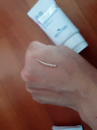 에끌라두 화이트닝 인핸서 선 블래미쉬 밤 비비크림 — 5점을 준 리뷰어가 2019년 6월 올린 사용 사진