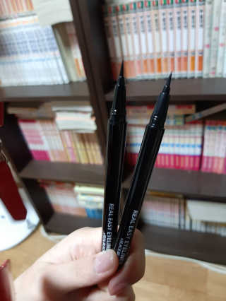 (주)에네스티 리얼이지 아이라이너 2종 — 5점을 준 리뷰어가 2019년 9월 올린 사용 사진