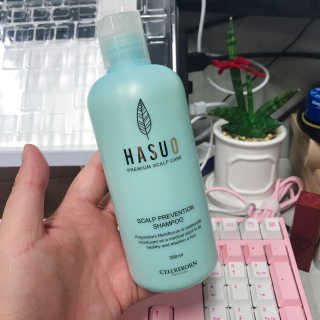 셀리본 하수오 내츄럴 프리벤션 탈모관리 샴푸 300ml — 4.5점을 준 리뷰어가 2019년 11월 올린 사용 사진