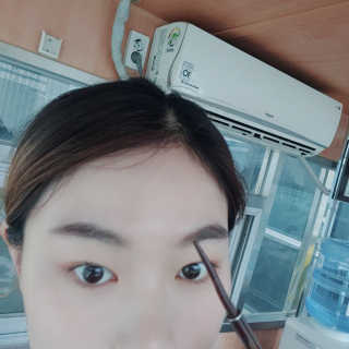 우드버리 1.5mm 스키니 젤 아이라이너 — 5점을 준 리뷰어가 2019년 5월 올린 사용 사진