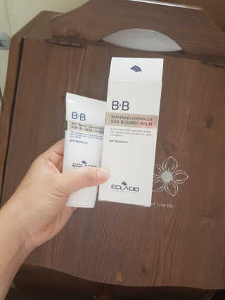 에끌라두 화이트닝 인핸서 선 블래미쉬 밤 비비크림 — 4점을 준 리뷰어가 2019년 6월 올린 사용 사진