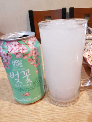 GS25 벚꽃 팝콘 + 벚꽃스파클링 + 벚꽃 청포도 에이드 — 4.33점을 준 리뷰어가 2018년 3월 올린 사용 사진