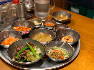 [동네맛집족발] 4개 족발 중 택1 — 5점을 준 리뷰어가 2020년 1월 올린 사용 사진