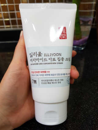 일리윤 세라마이드 아토 집중 크림 — 5점을 준 리뷰어가 2017년 10월 올린 사용 사진