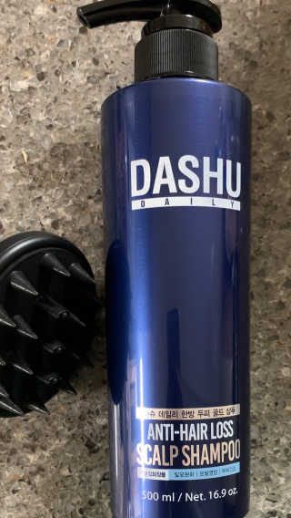 다슈코리아 다슈 단백질 한방 두피 골드 샴푸 500ml +샴푸브러쉬 — 5점을 준 리뷰어가 2019년 10월 올린 사용 사진
