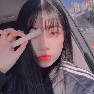오오티유 OOTU BETTER THAN KISS 듀얼 립밤 — 5점을 준 리뷰어가 2018년 3월 올린 사용 사진