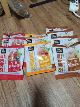 개근질마트 잇메이트 스팀 닭가슴살 혼합 1kg — 5점을 준 리뷰어가 2019년 11월 올린 사용 사진