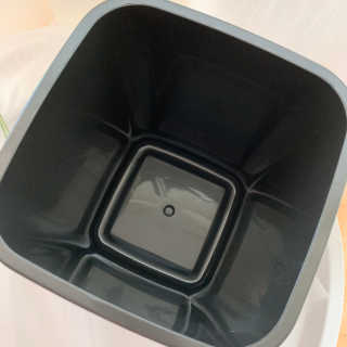 창신리빙 프랑코 퍼블릭 스윙 휴지통 10L, 25L, 35L — 5점을 준 리뷰어가 2019년 9월 올린 사용 사진