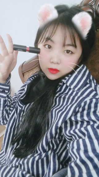 지고트 로맨틱 키스 립스틱 — 3.83점을 준 리뷰어가 2018년 12월 올린 사용 사진