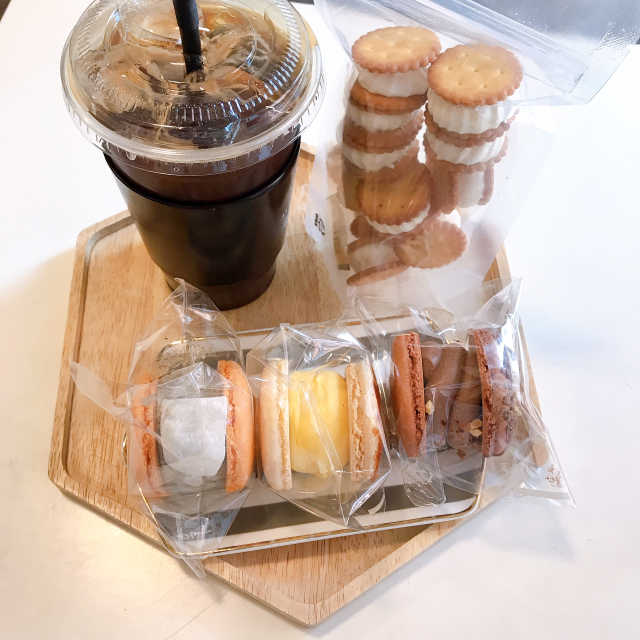 [온유디저트] 뚱카롱3개+머랭쿠키+음료1잔 리뷰 사진