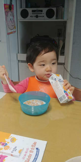 매일우유 멸균 매일우유 저지방 2프로 멸균 핑크퐁 에디션 6입 — 5점을 준 리뷰어가 2017년 12월 올린 사용 사진