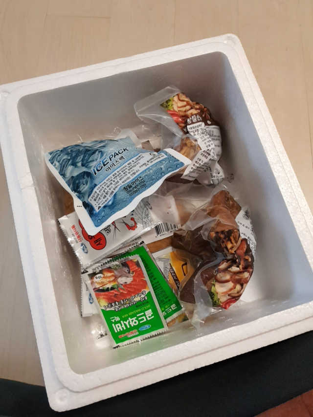 바로푸드 바로황칠순살족발x2팩 + 바로등심돈까스1팩 리뷰 사진