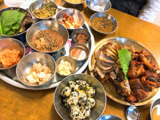 [동네맛집족발] 4개 족발 중 택1 — 5점을 준 리뷰어가 2020년 1월 올린 사용 사진