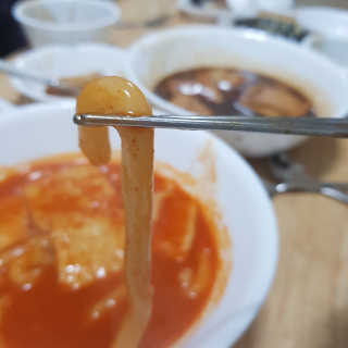 잠실맛집,홍코너떡볶이가우리집에[옛날맛,짜장맛옵션] — 5점을 준 리뷰어가 2020년 1월 올린 사용 사진