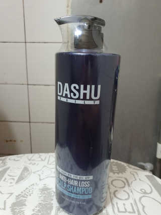 다슈코리아 다슈 데일리 단백질 한방 두피 골드 샴푸 1000ml — 4.5점을 준 리뷰어가 2019년 12월 올린 사용 사진