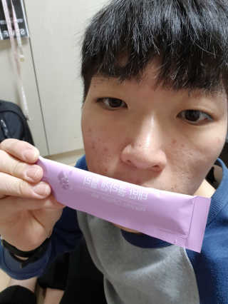 네츄럴굿띵스 태반 콜라겐 젤리 15포 — 4점을 준 리뷰어가 2019년 4월 올린 사용 사진