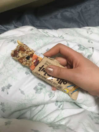 견과가 똘똘 뭉쳐들어간 넛츠몬 에너지바 1BOX 6개입 — 3.67점을 준 리뷰어가 2018년 1월 올린 사용 사진